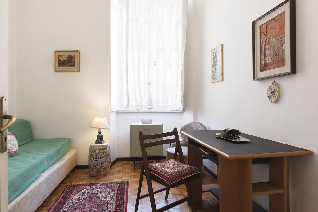 Flower'S Market Apartment - Charme Holidays Rome Bagian luar foto