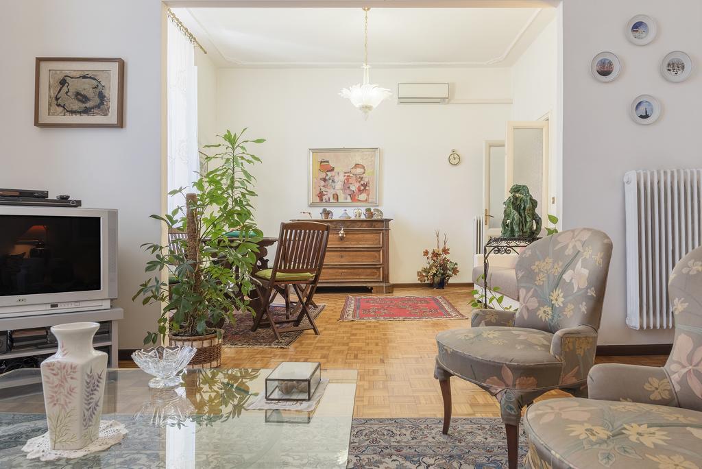 Flower'S Market Apartment - Charme Holidays Rome Bagian luar foto