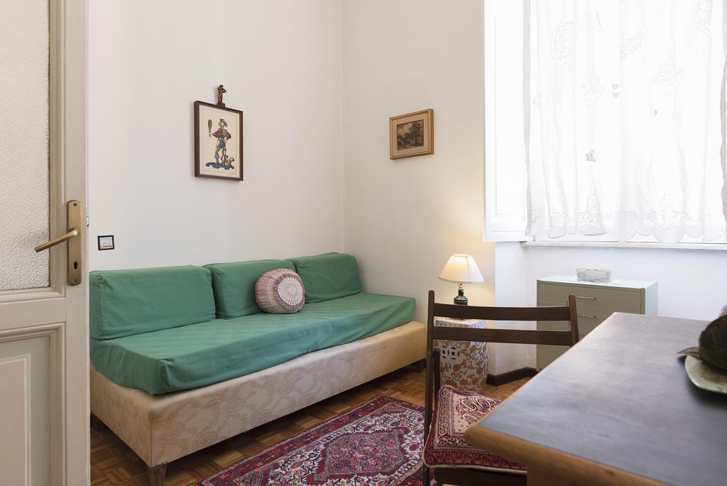 Flower'S Market Apartment - Charme Holidays Rome Bagian luar foto